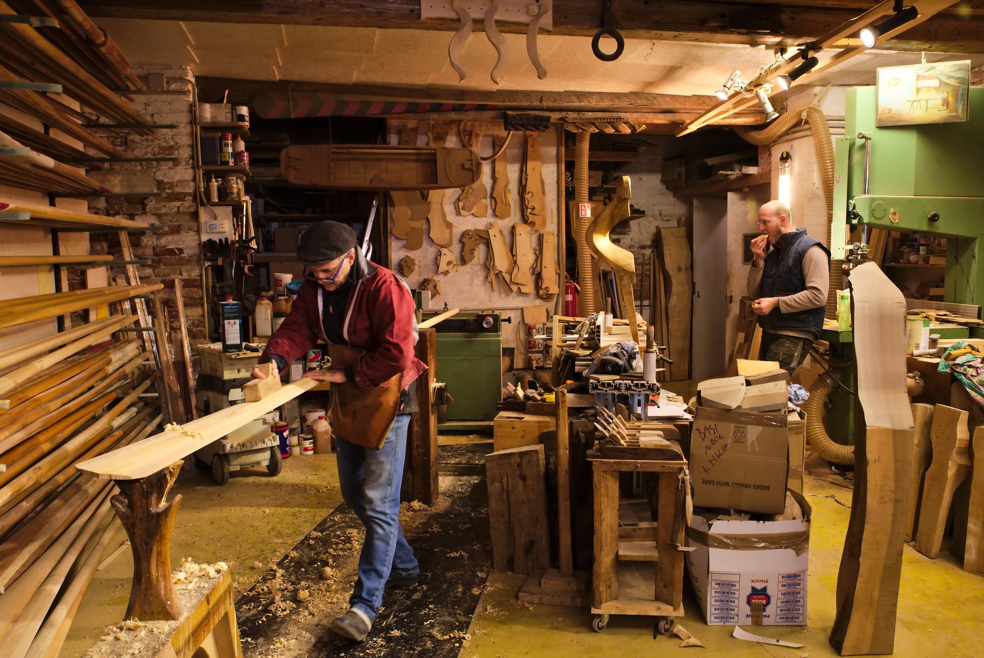 Saverio Pastor working on an oar